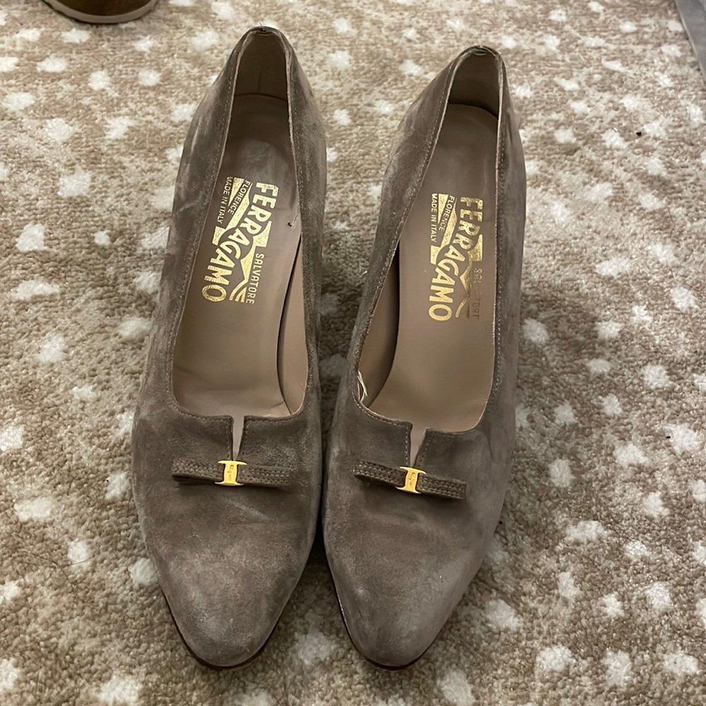Vintage ferragamo suede heels size 7.5